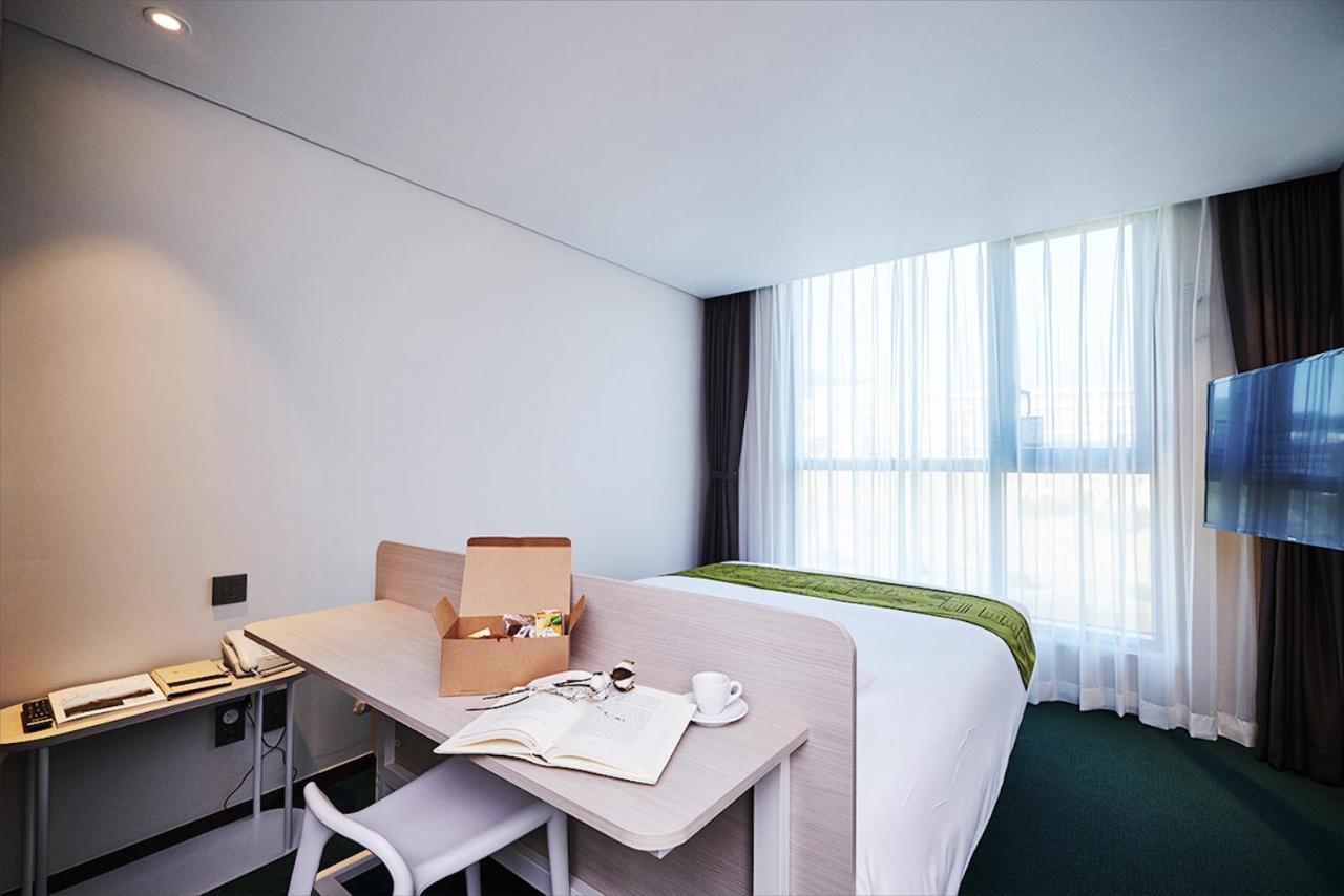 Jeju Pureun Hotel Seogwipo Exteriör bild