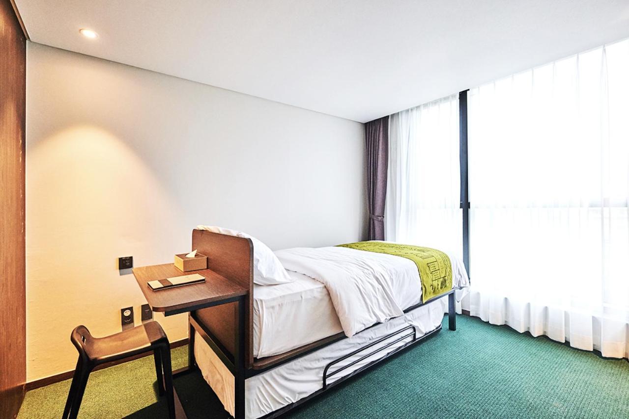 Jeju Pureun Hotel Seogwipo Exteriör bild