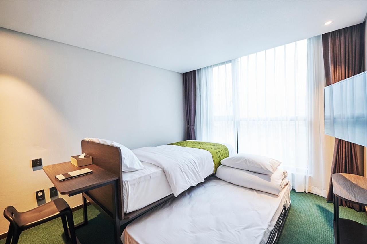 Jeju Pureun Hotel Seogwipo Exteriör bild